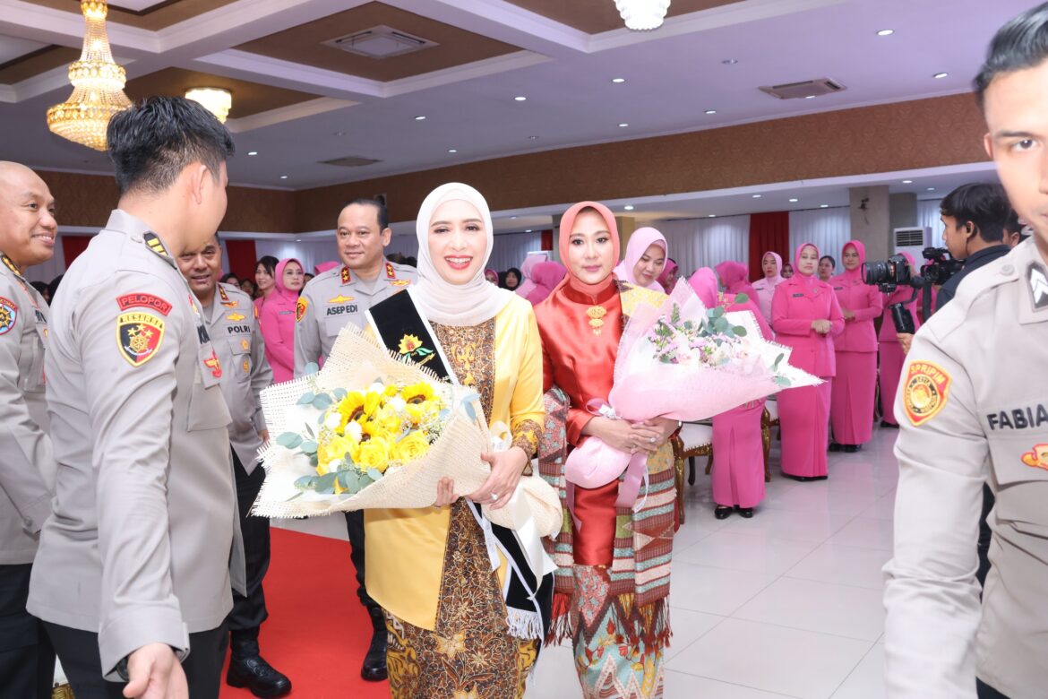 Serah Terima Ibu Asuh Polwan Polda Metro Jaya, Simbol Kebersamaan dan Kepedulian untuk Polwan