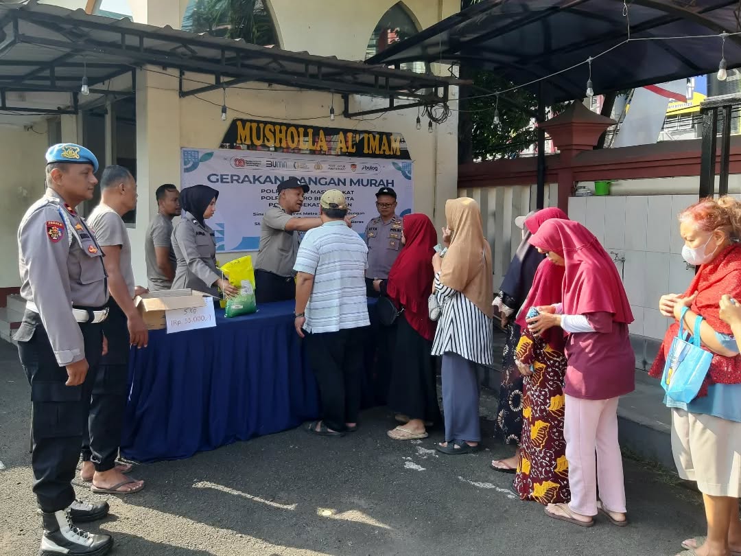 Polsek Bekasi Selatan Bantu Ringankan Beban Warga Dengan Gerakan Pangan Murah
