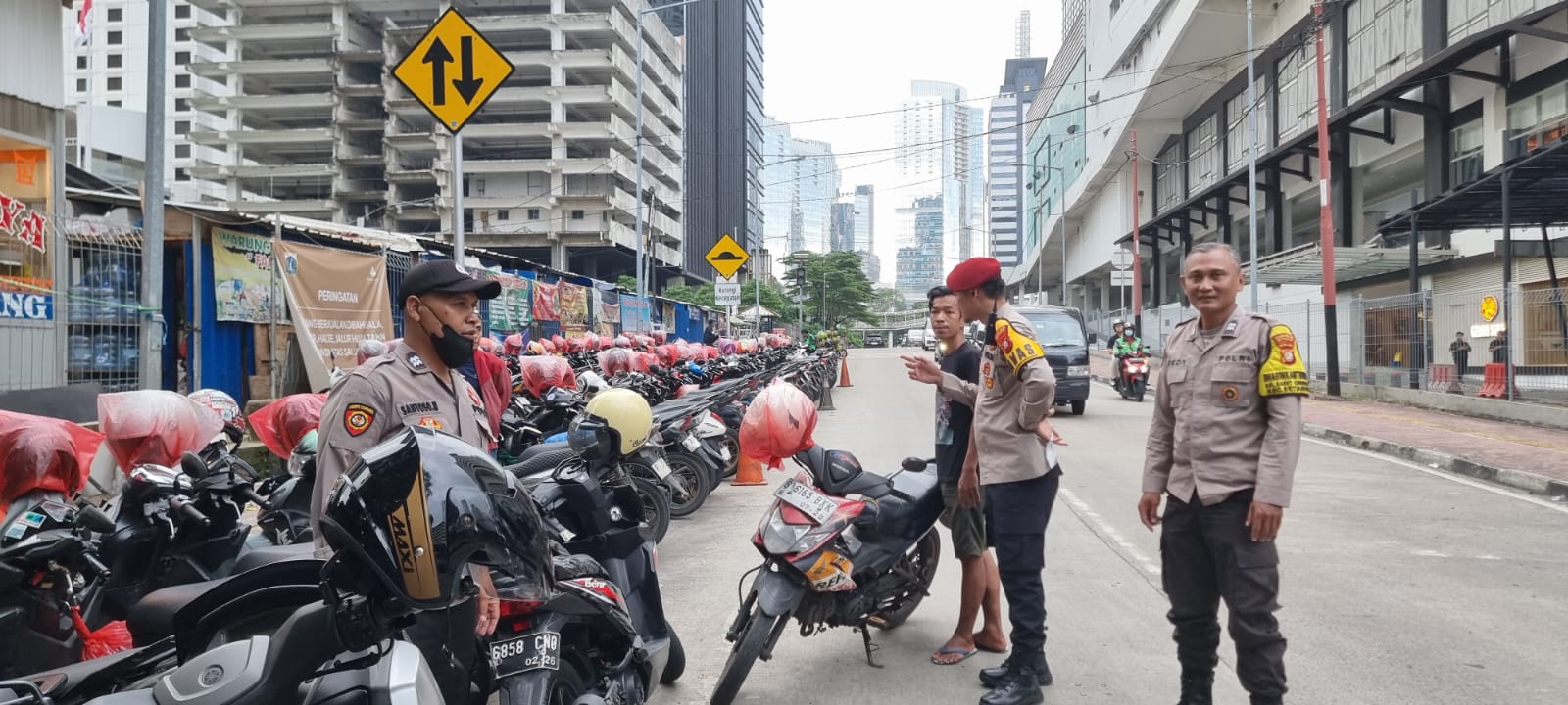 Parkir Liar di Setiabudi Jaksel Pungut Tarif Tak Wajar, Warga Mengadu ke Layanan 110 Polisi
