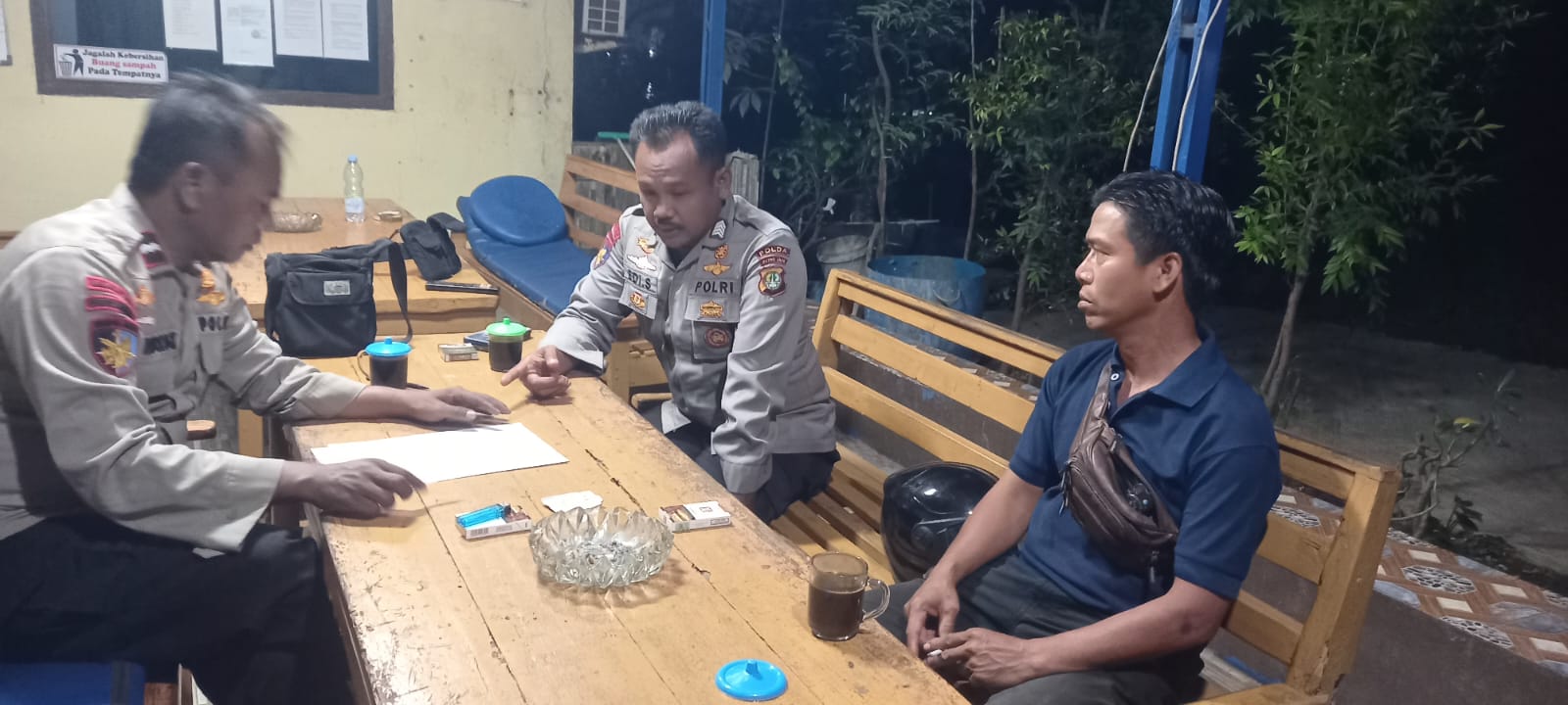 Heroik! Ditpolairud PMJ Selamatkan 11 Pemancing dari Kapal Bocor di Tanjung Priok