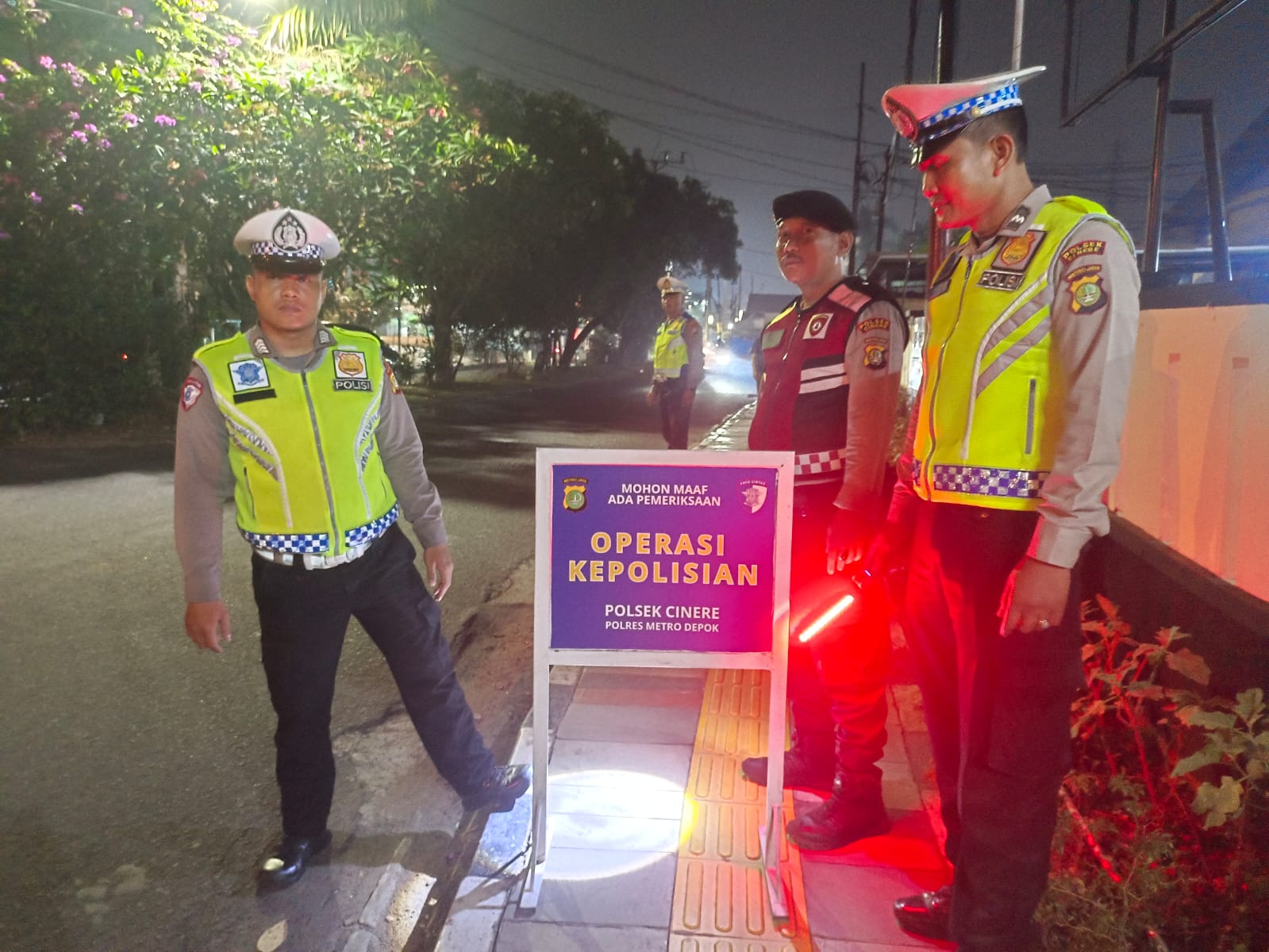 Ciptakan Kamtibmas Kondusif, Polsek Cinere Gelar Razia Stasioner dan Patroli Skala Sedang